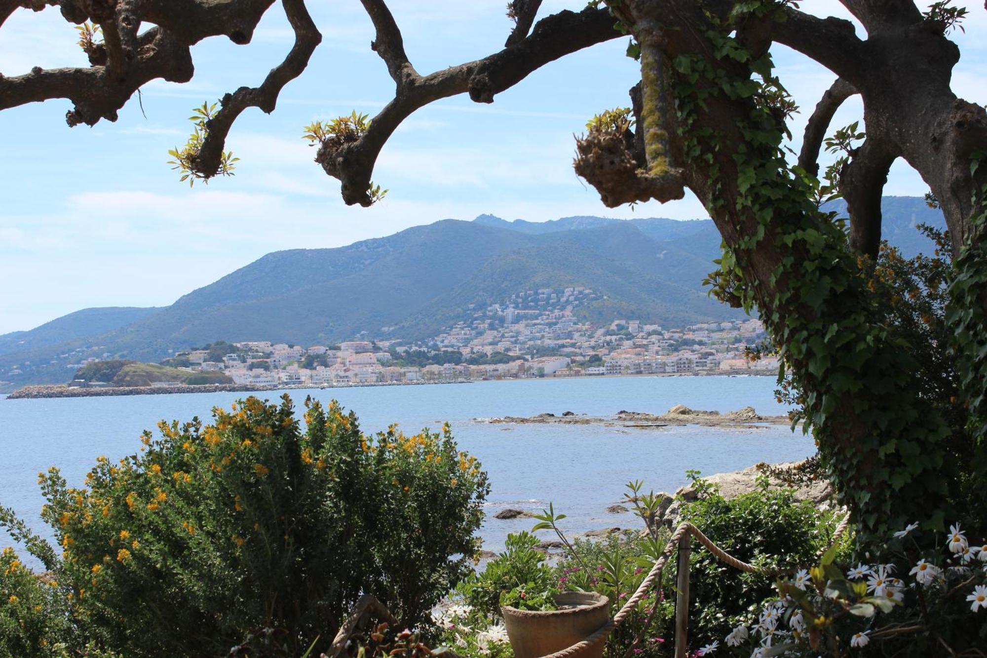 Stunning Sea Views From Luxury 4 Bed Apartment Close To Beach At Cap Ras Llança Dış mekan fotoğraf